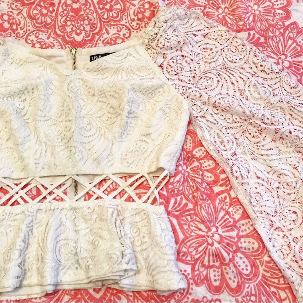❗️2/$10 Crochet lace flared sleeve crop top
